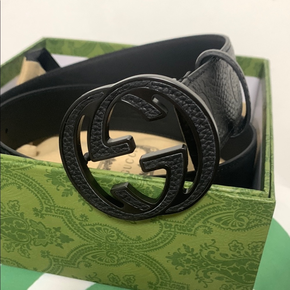 Gucci Black Leather Belt with Iconic Logo Buckle